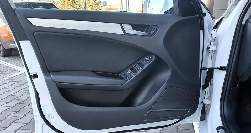 Audi A4 cena 49900 przebieg: 251200, rok produkcji 2015 z Pruszków małe 596